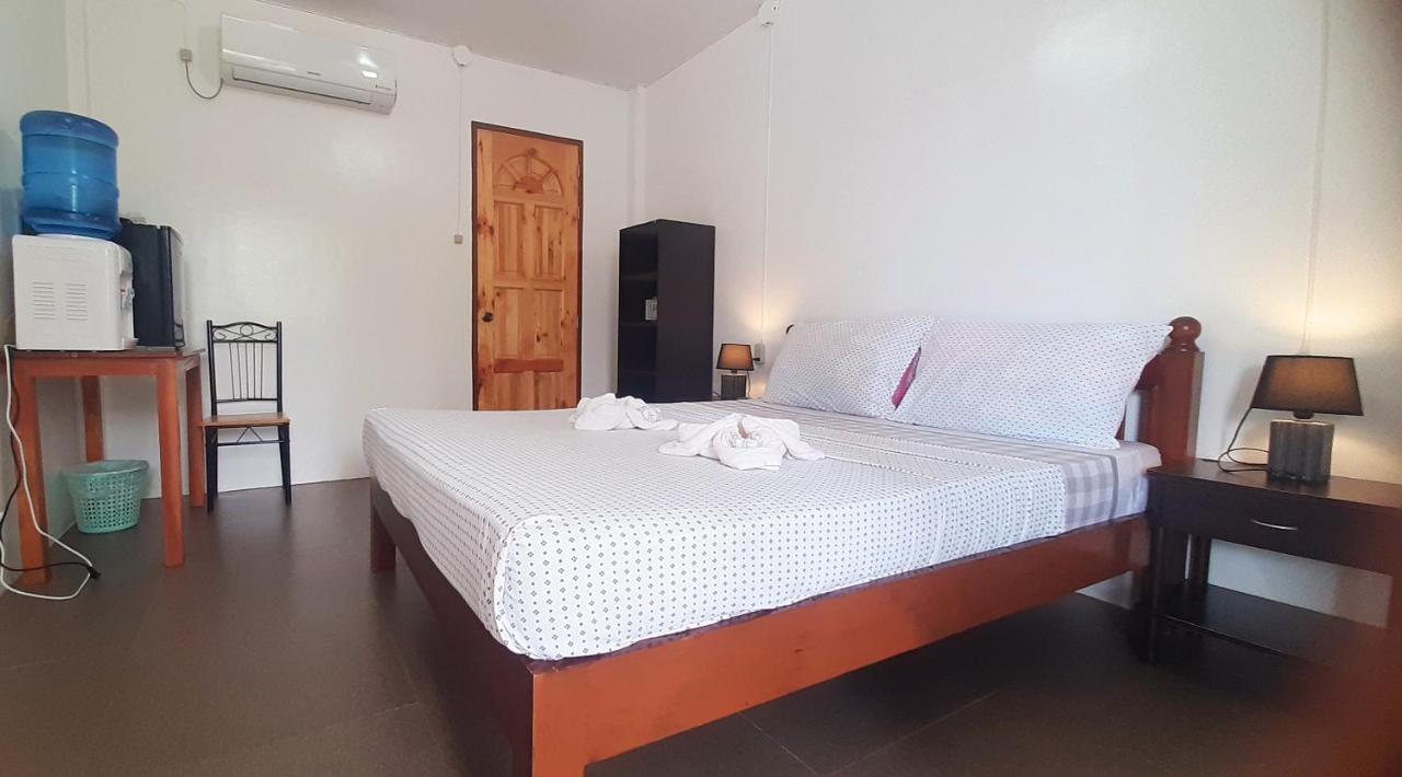 A&C Aquino Guesthouse Moalboal Eksteriør bilde