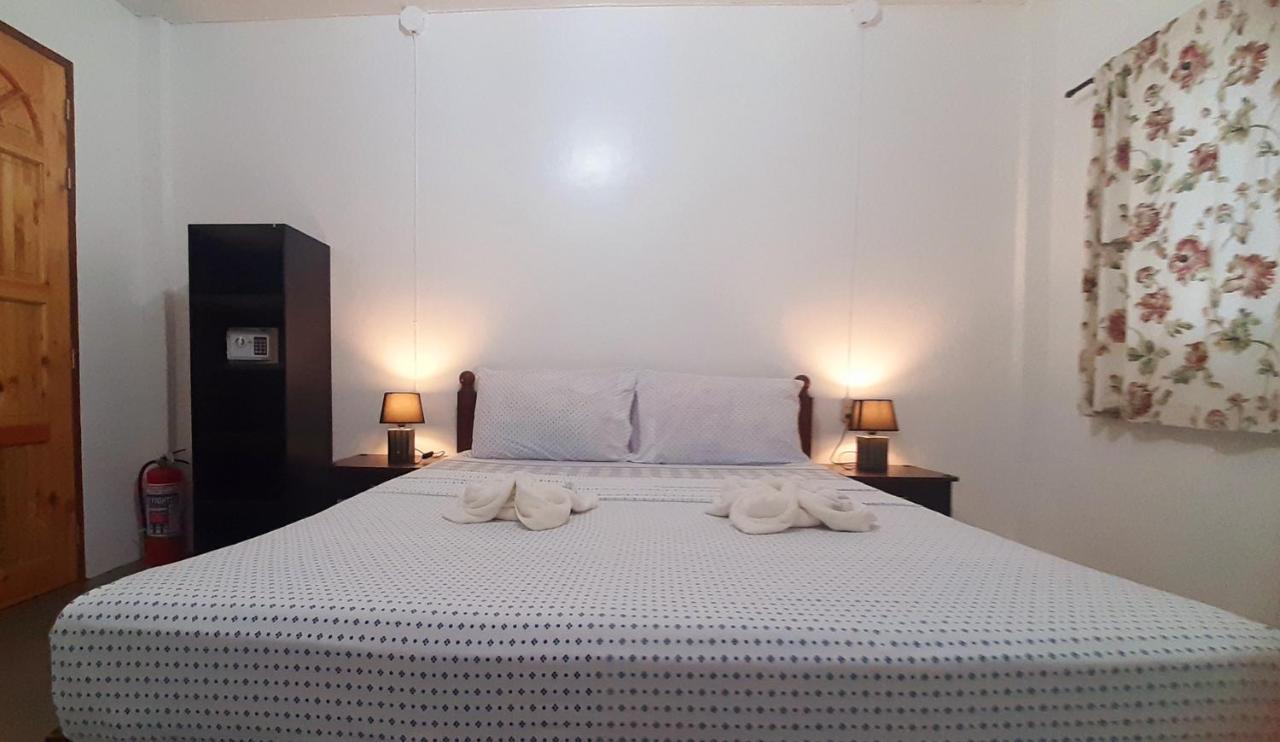 A&C Aquino Guesthouse Moalboal Eksteriør bilde
