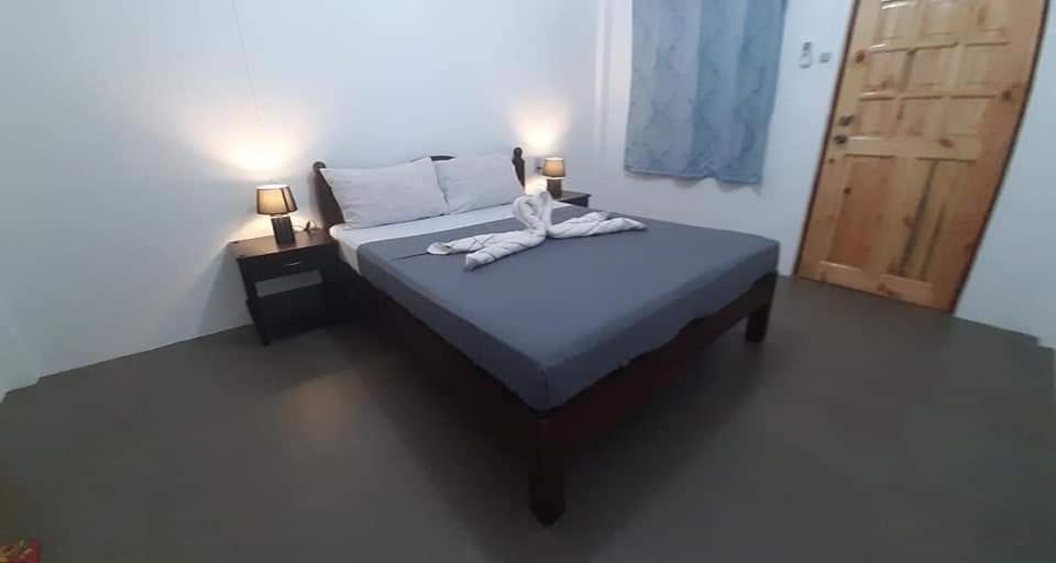 A&C Aquino Guesthouse Moalboal Eksteriør bilde