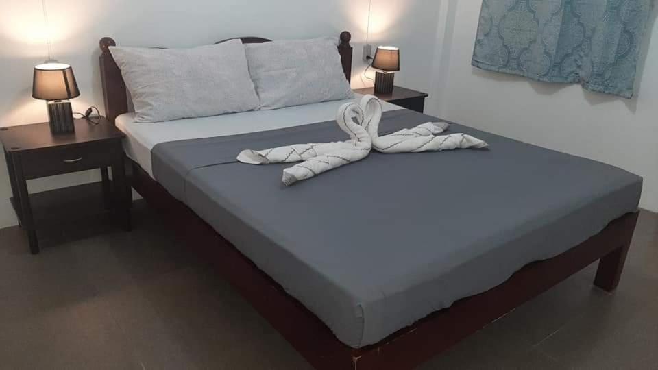 A&C Aquino Guesthouse Moalboal Eksteriør bilde