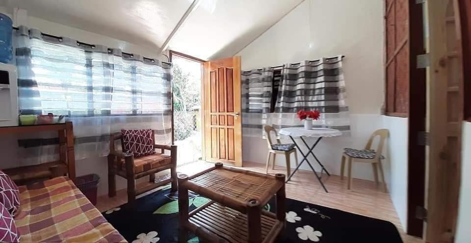A&C Aquino Guesthouse Moalboal Eksteriør bilde