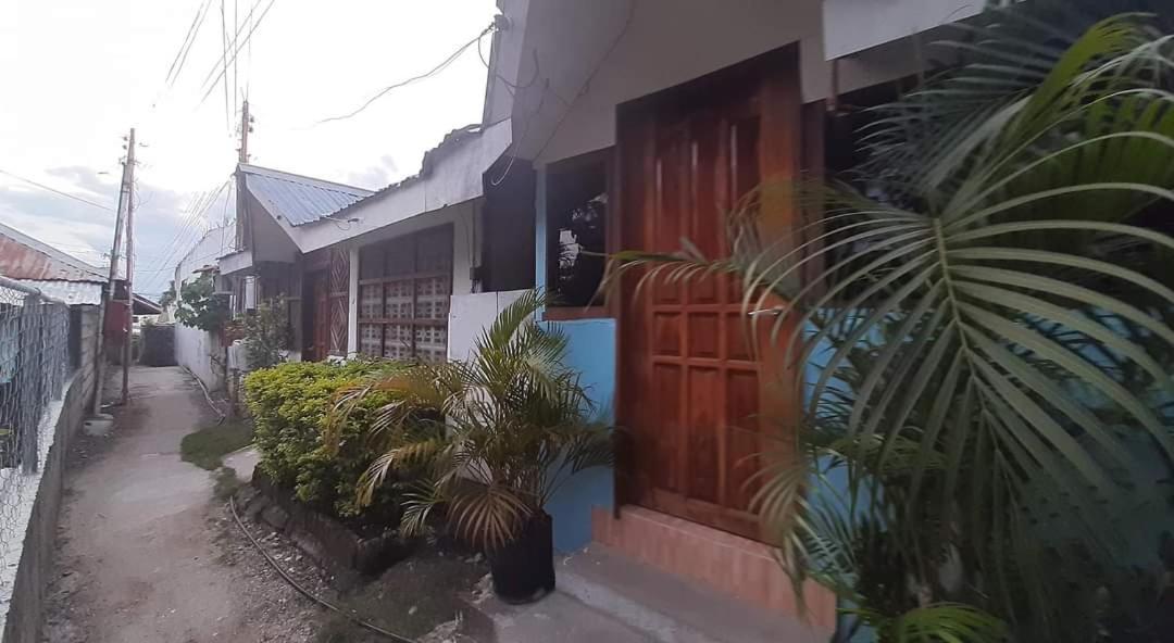 A&C Aquino Guesthouse Moalboal Eksteriør bilde