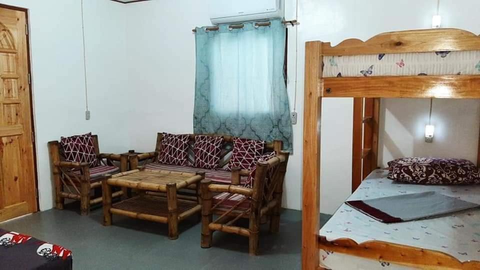 A&C Aquino Guesthouse Moalboal Eksteriør bilde