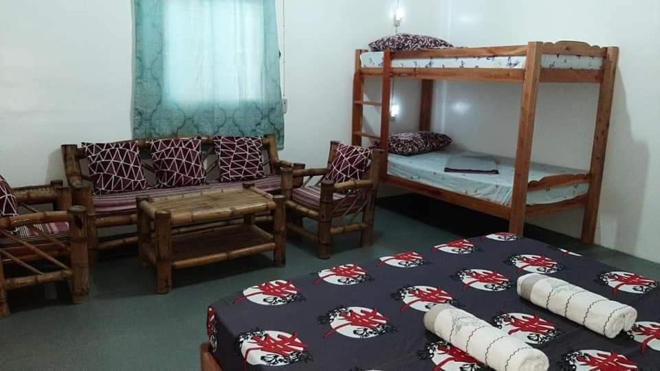 A&C Aquino Guesthouse Moalboal Eksteriør bilde