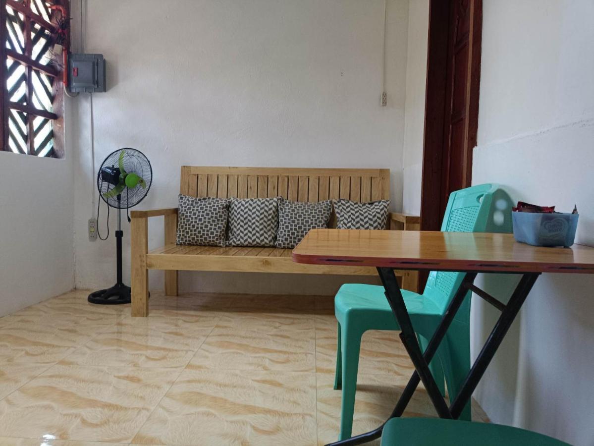 A&C Aquino Guesthouse Moalboal Eksteriør bilde